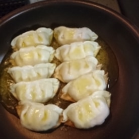 少なめの油で 冷凍餃子の揚げ方 揚げ餃子 レシピ 作り方 By Taka Tt 楽天レシピ 少なめの油で 冷凍餃子の揚げ方 揚げ餃子 レシピ 作り方 By Taka Tt 楽天レシピ